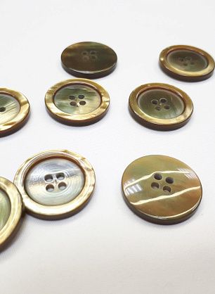 Пуговица пластик 4 прокола d-22мм бежево-зеленый перламутр с ободком - в интернет-магазине тканей Тессутидея арт. F-4192