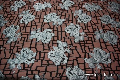 Жаккард матлассе (н) серые розы на геометрическом орнаменте  - итальянские ткани Тессутидея арт. 03-3570