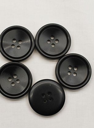 Пуговица пластик 4 прокола d-25мм черная   - итальянские ткани Тессутидея F-6684