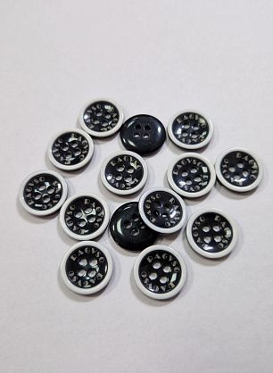 Пуговица костюмная пластик 4 прокола d-15мм черная с белым ободком - в интернет-магазине тканей Тессутидея арт. F-5982