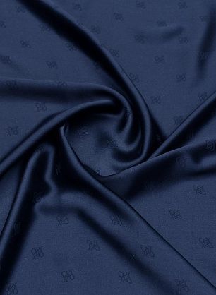 Шелк атлас (о) жаккардовый логотип на темно-синем - в интернет-магазине тканей Тессутидея арт. 10-4065