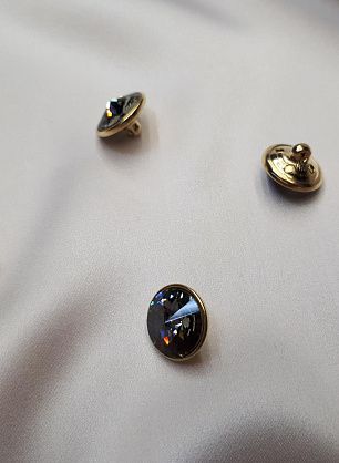 Пуговица металл золото на ножке с крупным серым стразом Swarovski d-16мм  - в интернет-магазине тканей Тессутидея арт. F-3899