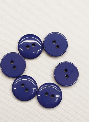 Пуговица пластик 2 прокола d-16мм синяя - в интернет-магазине тканей Тессутидея арт. F-6540