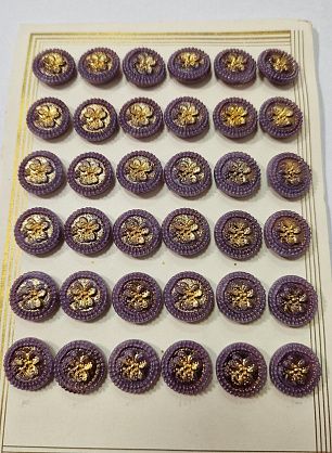 Пуговица фактурная на ножке d-14мм сиреневая с золотым напылением - в интернет-магазине тканей Тессутидея арт. F-5871