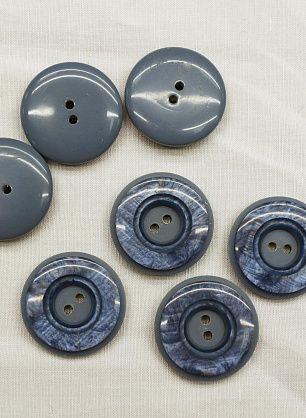 Пуговица пластик 2 прокола d-25мм голубая - в интернет-магазине тканей Тессутидея арт. F-6969