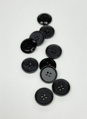 Пуговица пластик 4 прокола d-18мм черно-серая меланж - в интернет-магазине тканей Тессутидея арт. F-7120