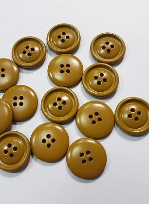 Пуговица пластик 4 прокола d-20мм горчичная - в интернет-магазине тканей Тессутидея арт. F-5513