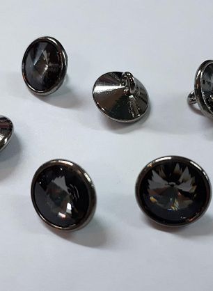 Пуговица металл никель на ножке d-13мм с крупным стразом Swarovski - в интернет-магазине тканей Тессутидея арт. F-4131