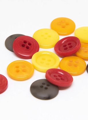 Пуговица пластик 4 прокола d-15мм желтая, красная, серо-коричневая, охра - итальянские ткани Тессутидея F-4611