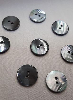 Пуговица ракушка 2 прокола d-14мм серая - в интернет-магазине тканей Тессутидея арт. F-3952