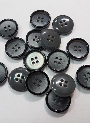 Пуговица пластик 4 прокола d-20мм серо-черная - в интернет-магазине тканей Тессутидея арт. F-5369