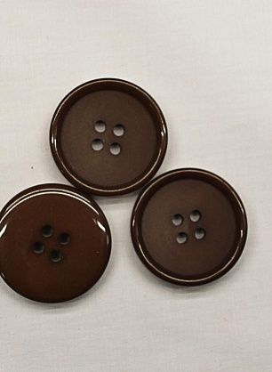 Пуговица пластик 4 прокола d-25мм коричневая - в интернет-магазине тканей Тессутидея арт. F-6831