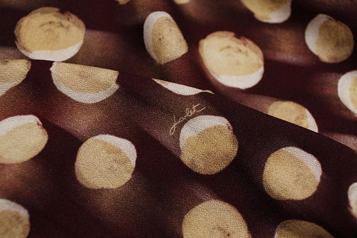 Плательная вискоза (н) бежевый стилизованный горох на бордовом - итальянские ткани Тессутидея арт. 04-1798