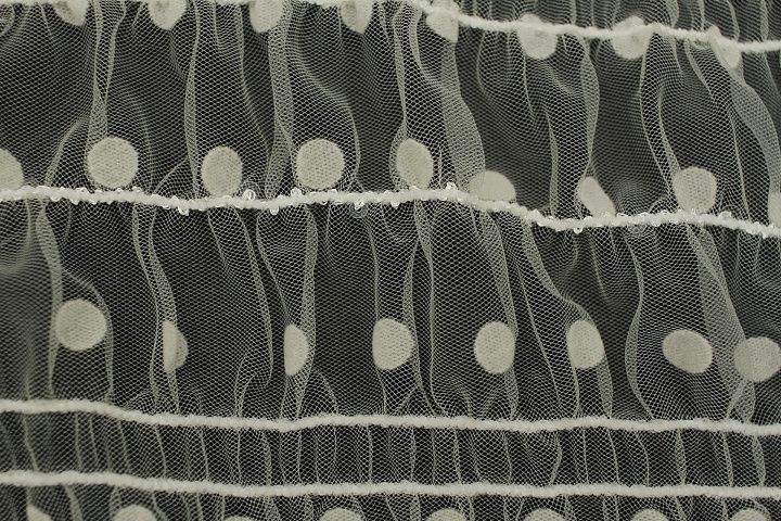Сетка плательная фантазийная (о) горох на молочном - итальянские ткани Тессутидея арт. 03-6908
