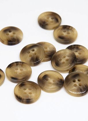 Пуговица пластик 4 прокола d-16мм бежево-коричневая - итальянские ткани Тессутидея.