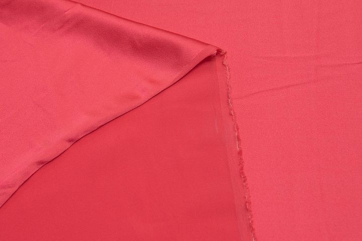 Шелк атлас стрейч (о) красно-розовый - итальянские ткани Тессутидея арт. 10-1758