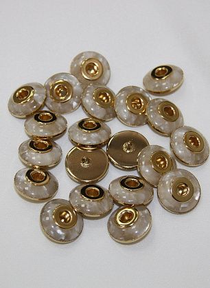 Пуговица на ножке комбинированная бежевая, черная d-20mm  - в интернет-магазине тканей Тессутидея арт. F-2566