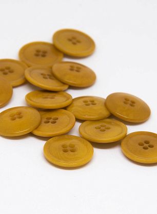 Пуговица пластик 4 прокола d-16мм охра - в интернет-магазине тканей Тессутидея арт. F-4677