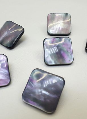 Пуговица квадратная пластик на ножке d-20мм серо-сиреневая - в интернет-магазине тканей Тессутидея арт. F-4205