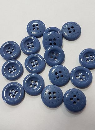 Пуговица пластик 4 прокола d-17мм темно-голубая D&G - в интернет-магазине тканей Тессутидея арт. F-4875