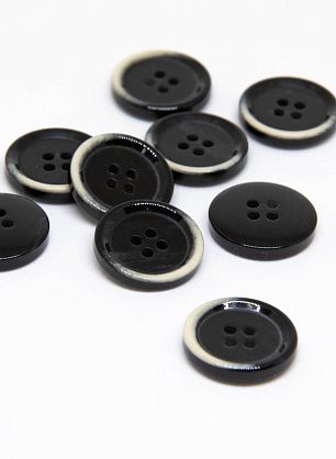 Пуговица пластик 4 прокола d-17мм черно-белая - в интернет-магазине тканей Тессутидея арт. F-4605