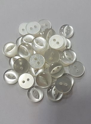 Пуговица пластик 2 прокола d-10мм белая - в интернет-магазине тканей Тессутидея арт. F-5122