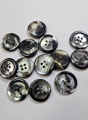 Пуговица костюмная пластик 4 прокола d-20мм серо-черная - в интернет-магазине тканей Тессутидея арт. F-5956