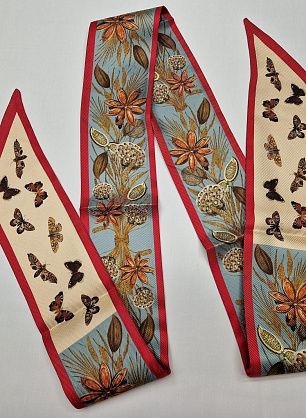 Шелк купон-твилли (н) бабочки и растительный рисунок с красной полосой - в интернет-магазине тканей Тессутидея арт. F-6495