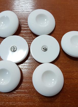 Пуговица пластик на ножке d-33мм белая - в интернет-магазине тканей Тессутидея арт. F-4845