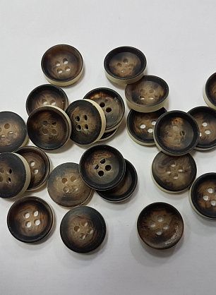 Пуговица пластик 4 прокола d-15мм коричневая с бежевым ободком - в интернет-магазине тканей Тессутидея арт. F-5111