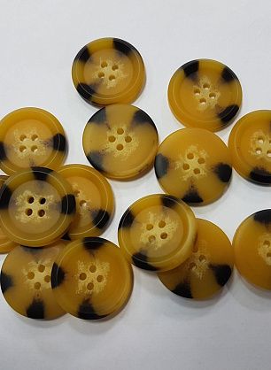 Пуговица пластик 4 прокола d-28мм бежевая с вкраплениями - в интернет-магазине тканей Тессутидея арт. F-5095