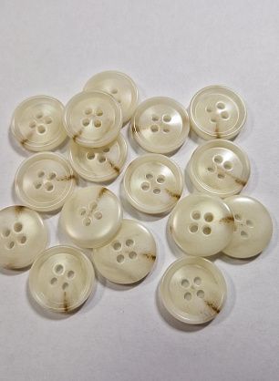 Пуговица костюмная пластик 4 прокола d-18мм молочная с коричневыми вкраплениями - в интернет-магазине тканей Тессутидея арт. F-5884