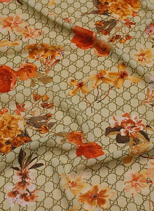 Шифон (н) бежево-оранжевый цветочный рисунок и логотип на оливковом меланже - в интернет-магазине тканей Тессутидея арт. 10-3969