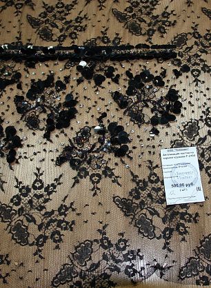 Аппликация паетки на черном кружеве - итальянские ткани Тессутидея.