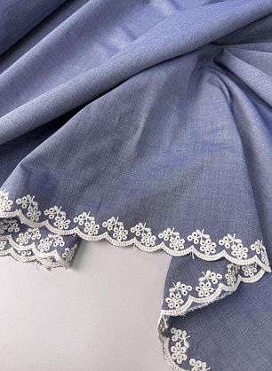 Шитье (н) молочная вышивка по кромке на синем - в интернет-магазине тканей Тессутидея арт. 01-8034