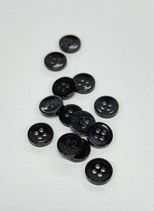 Пуговица пластик 4 прокола d-11мм черная - в интернет-магазине тканей Тессутидея арт. F-7141