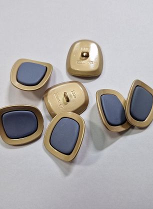 Пуговица металл золото на ножке d-24мм бежевая с серо-голубой вставкой - в интернет-магазине тканей Тессутидея арт. F-6043