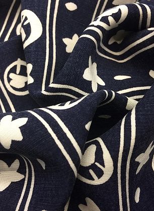 Плательная (н) белый цветочный орнамент и полоска на темно-синем  - в интернет-магазине тканей Тессутидея арт. 04-1088