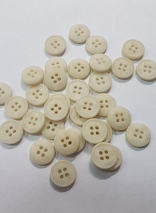 Пуговица пластик 4 прокола d-12мм айвори - в интернет-магазине тканей Тессутидея арт. F-5323