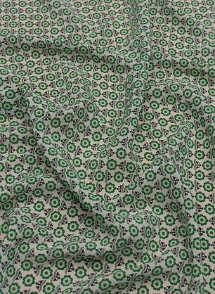 Крепдешин (н) зеленый цветочный рисунок на айвори - в интернет-магазине тканей Тессутидея арт. 10-2952