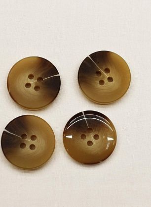 Пуговица пластик 4 прокола d-23мм бежево-коричневая с белой полосой - в интернет-магазине тканей Тессутидея арт. F-6798