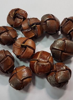 Пуговица на ножке плетеная кожа d-25мм коричневая с напылением - в интернет-магазине тканей Тессутидея арт. F-5645