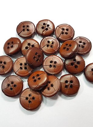 Пуговица 4 прокола плетеная кожа d-20мм коричневая - в интернет-магазине тканей Тессутидея арт. F-5644