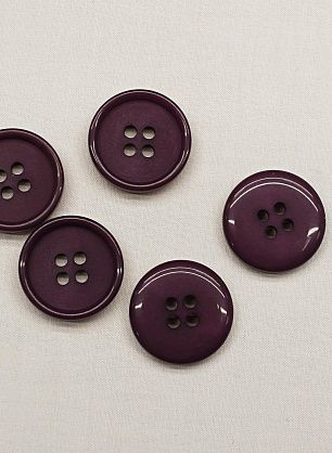 Пуговица пластик 4 прокола d-18мм фиолетовая - в интернет-магазине тканей Тессутидея арт. F-6819