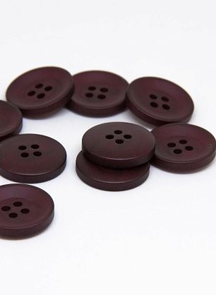 Пуговица пластик 4 прокола d-20мм баклажановая - в интернет-магазине тканей Тессутидея арт. F-4649