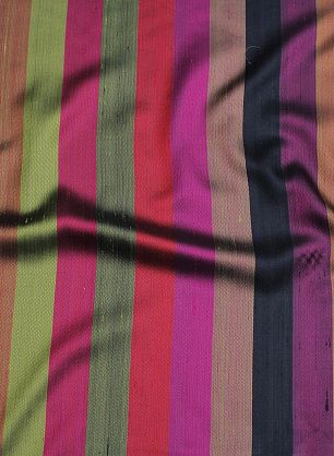 Шелк шантунг (н) красно-розово-салатовые жаккардовые полосы - в интернет-магазине тканей Тессутидея арт. 10-3192