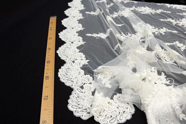 Кружевное полотно расшитое жемчугом и стеклярусом (о) айвори Elie Saab - итальянские ткани Тессутидея арт. 03-6244