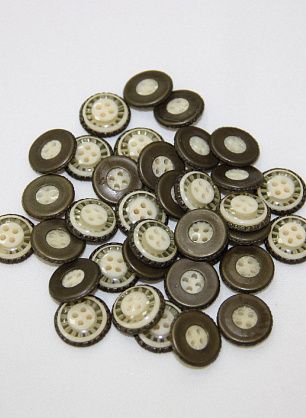 Пуговица комбинированная 4 прокола d-14mm  - в интернет-магазине тканей Тессутидея арт. F-2533
