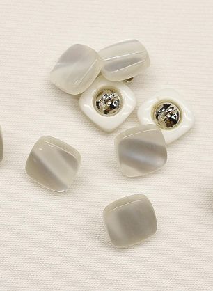 Пуговица квадратная пластик на ножке d-11мм белая перламутровая - итальянские ткани Тессутидея F-6591