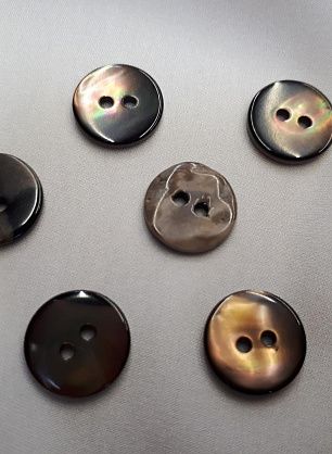 Пуговица ракушка 2 прокола d-14мм коричневая - в интернет-магазине тканей Тессутидея арт. F-3951